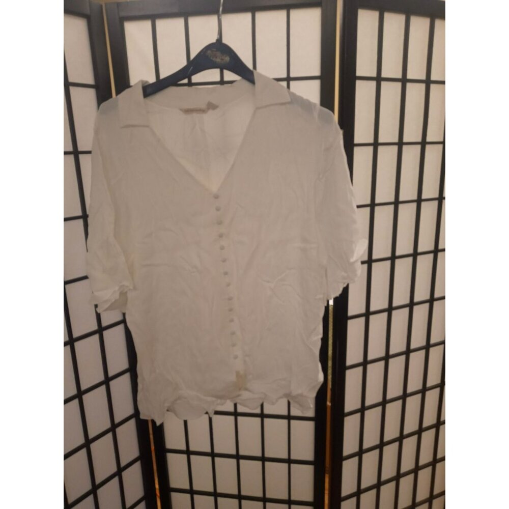 Soft Surroundings Shirt White Size XL Button Up Collared V-Neck Short Sleeve